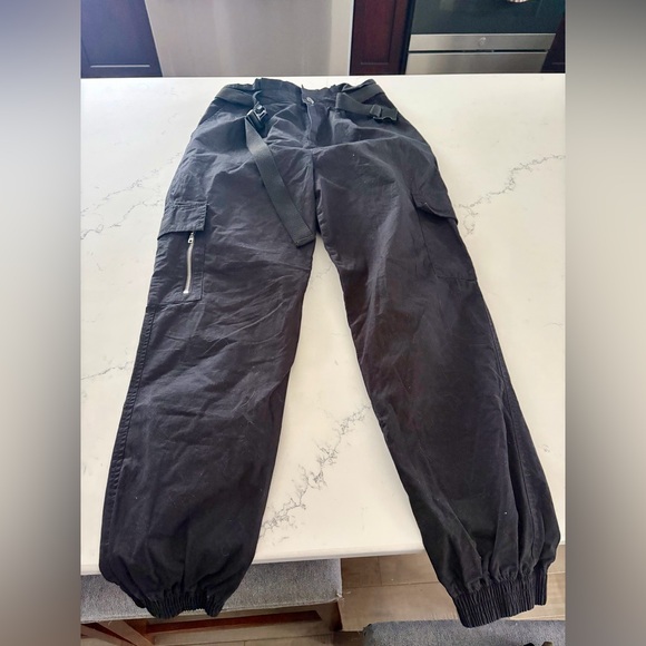 Forever 21 Black Cargo Pants - Women’s Medium - Picture 5 of 5